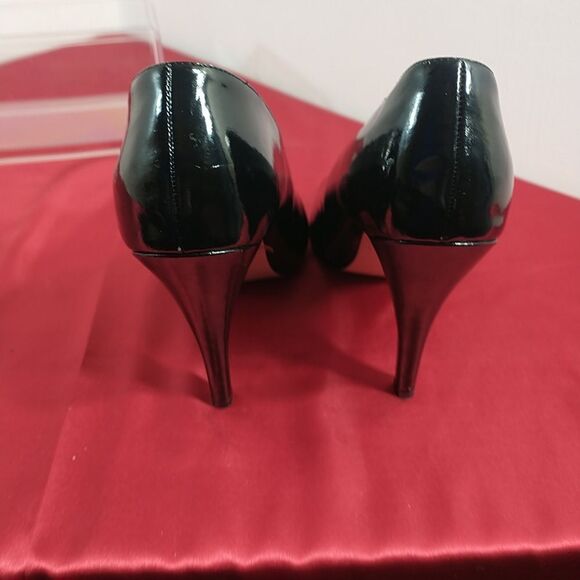 Elegant Black Peep-Toe Heels - Picture 5 of 11